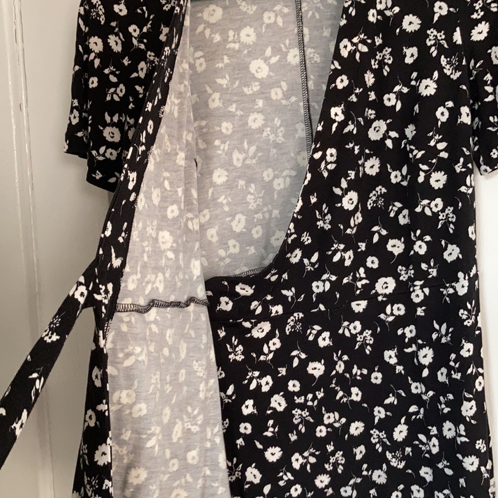 NWOT Ann Taylor Wrap Top - super soft - Picture 5 of 6